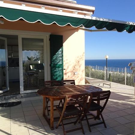 villetta Sole Mare Santo Stefano al Mare Esterno foto